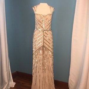 •✨Adrianna Papell✨• Beaded & Sequined Gown